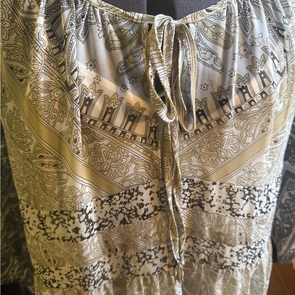 Urban Outfitters Cope Cream and Gray Maxi Dress With Floral and Paisley Design - Picture 2 of 8